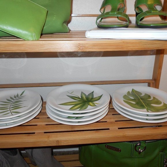 Appetizer Plates 10 Each White 8" Round - Picture 8 of 11